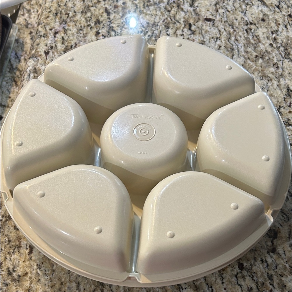Tupperware Cream Food Storage Container - Picture 5 of 11